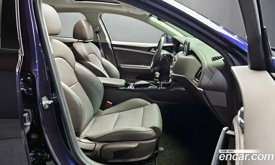 Kia Stinger 2018 2.0 Автомат в Москве № 133747, фото 8