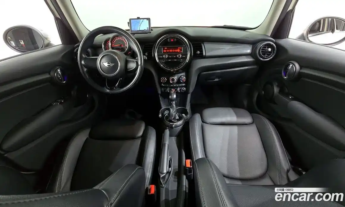 Mini Cooper 2016 1.5 Автомат в Москве № 135911, фото 18