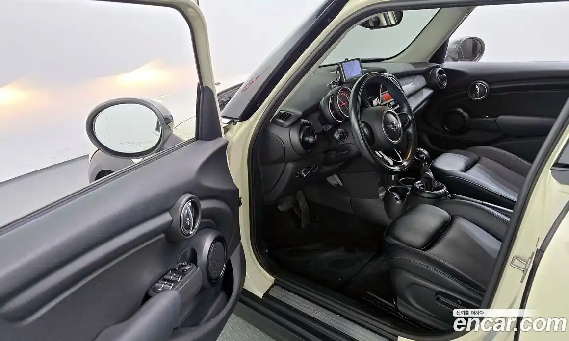 Mini Cooper 2016 1.5 Автомат в Москве № 135911, фото 19