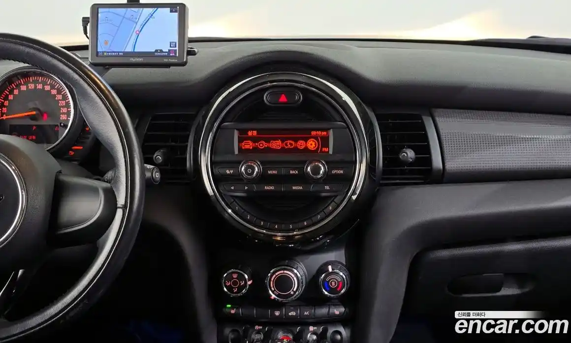 Mini Cooper 2016 1.5 Автомат в Москве № 135911, фото 10