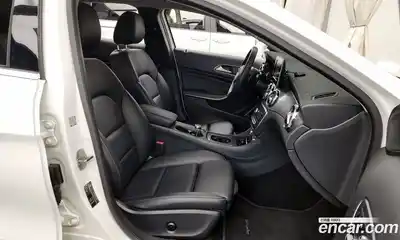 Mercedes-Benz GLA-Class 2019 2.0 Автомат в Москве № 139853, миниатюра 2
