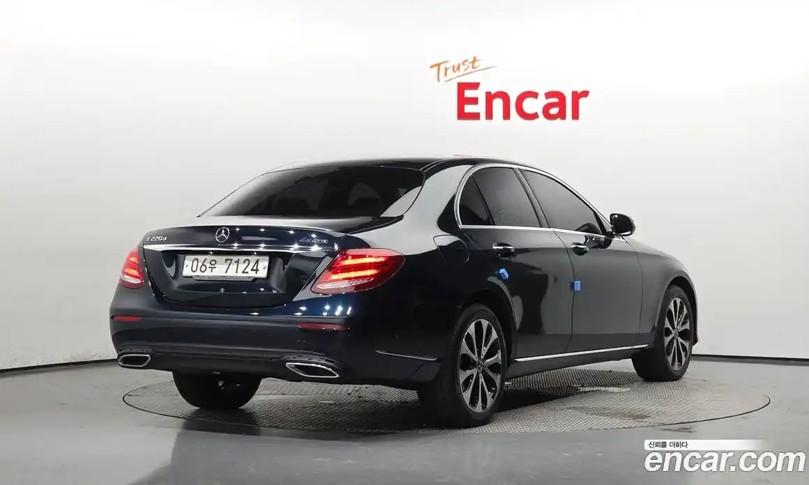 Mercedes-Benz E-Class 2017 1.9 Автомат в Москве № 161643, фото 17