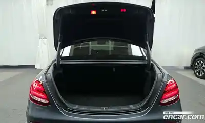 Mercedes-Benz E-Class 2019 2.0 Автомат в Москве № 162098, миниатюра 3