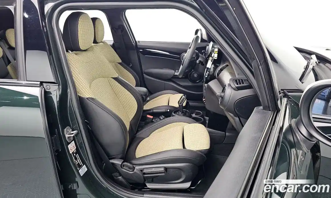 Mini Cooper 2023 2.0 Автомат в Москве № 167049, фото 3