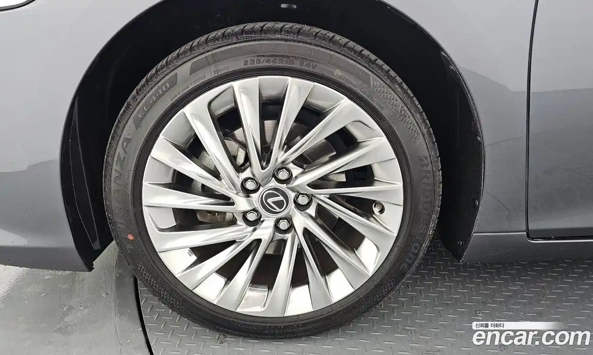 Lexus ES 2024 2.5 Автомат в Москве № 168092, фото 4