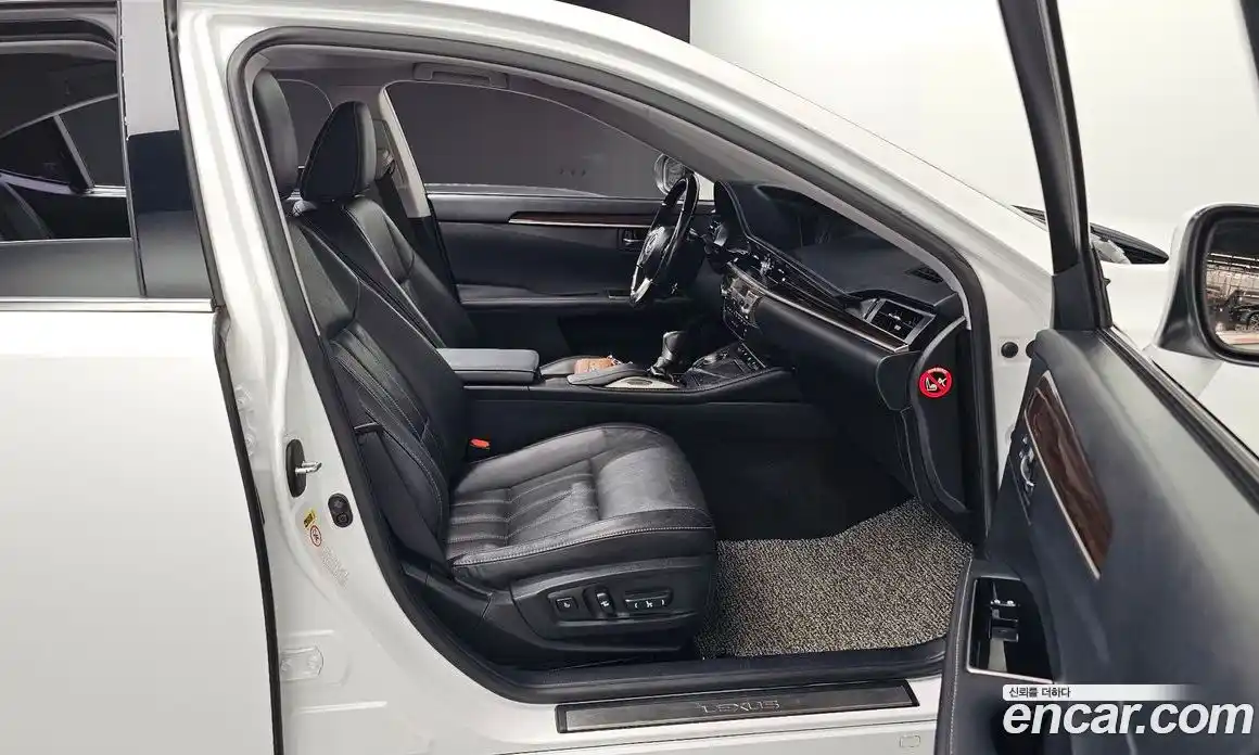 Lexus ES 2016 2.5 Автомат в Москве № 168139, фото 13