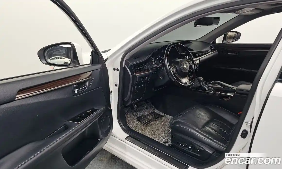 Lexus ES 2016 2.5 Автомат в Москве № 168139, фото 15