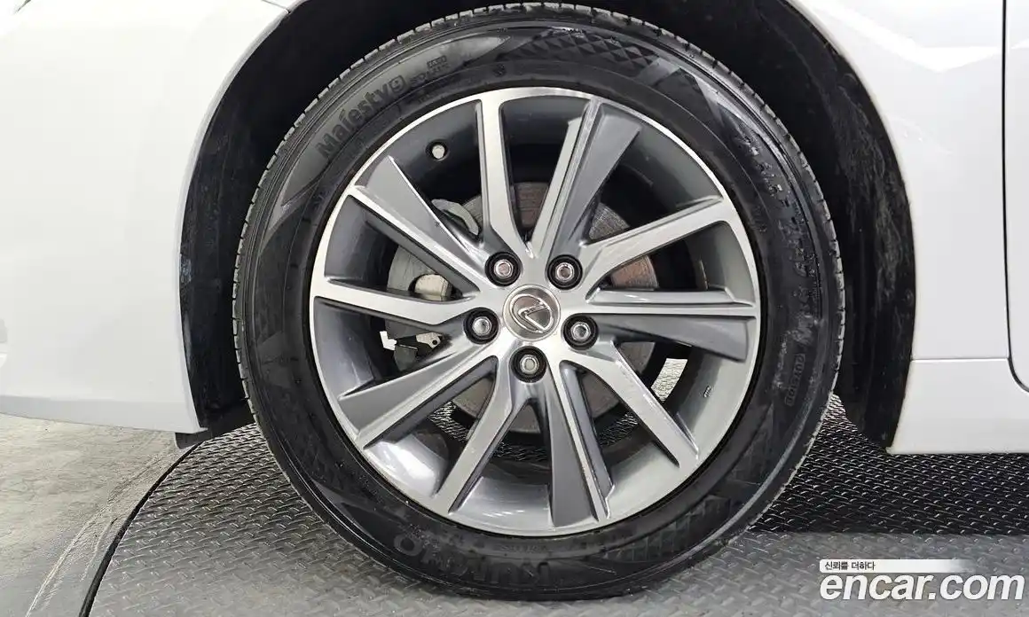 Lexus ES 2016 2.5 Автомат в Москве № 168139, фото 3