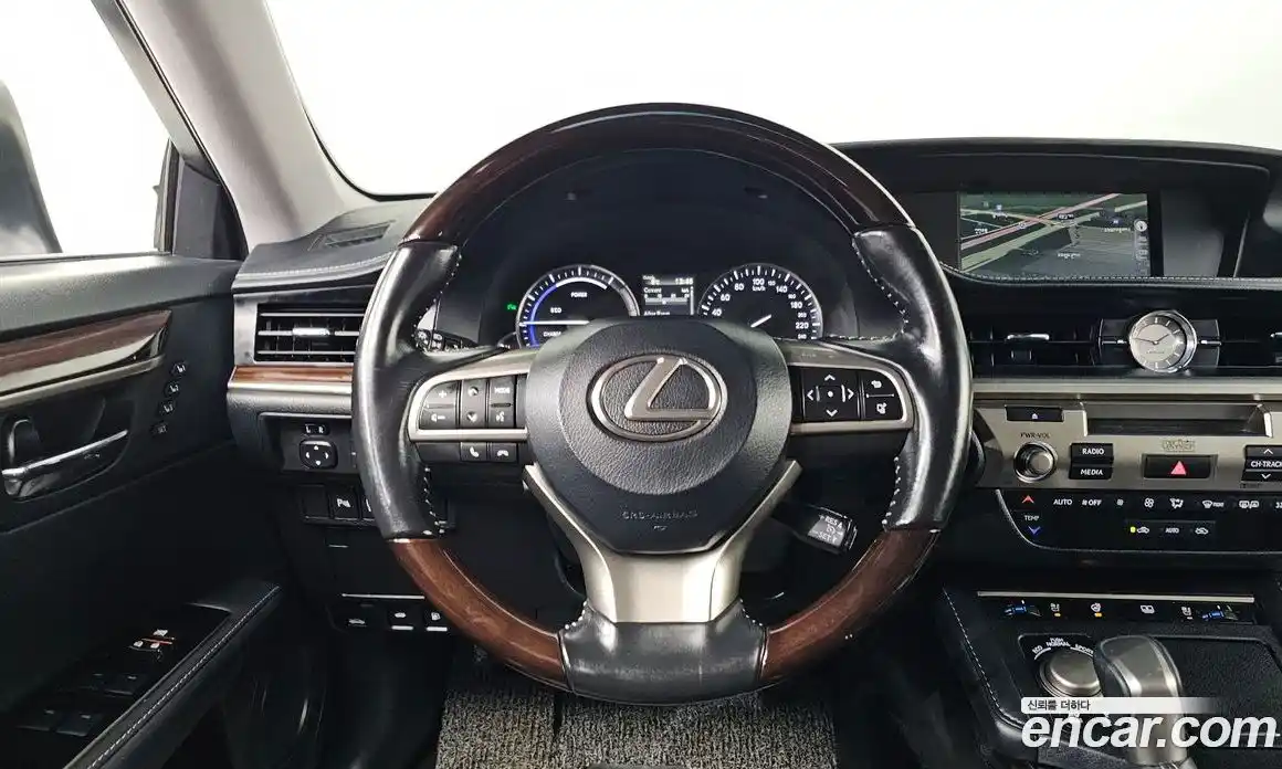 Lexus ES 2016 2.5 Автомат в Москве № 168139, фото 4