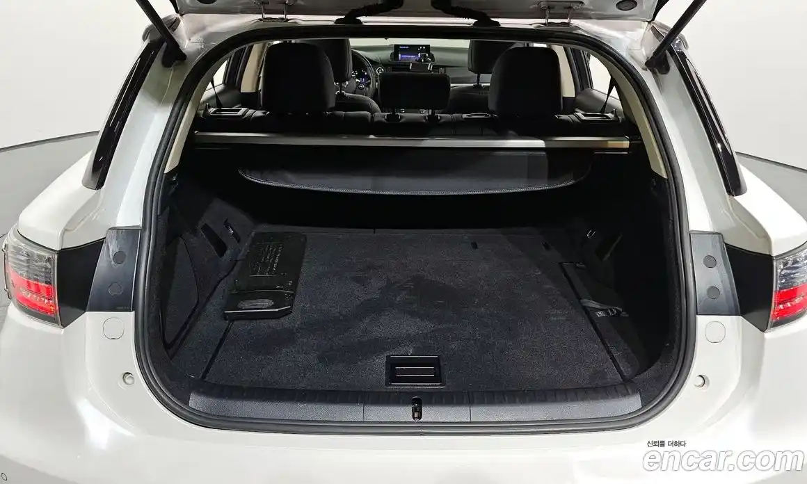 Lexus CT200h 2016 1.8 Автомат в Москве № 168184, фото 18