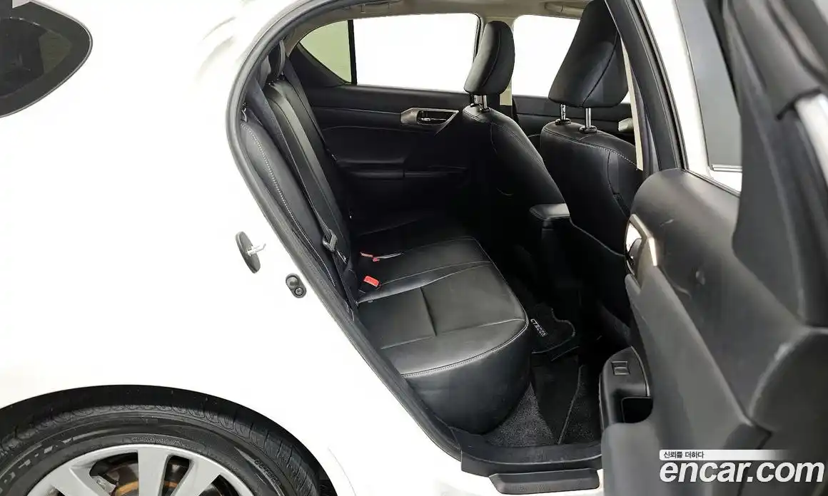 Lexus CT200h 2016 1.8 Автомат в Москве № 168184, фото 19