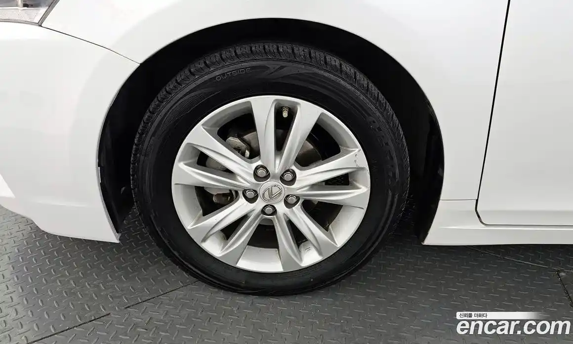 Lexus CT200h 2016 1.8 Автомат в Москве № 168184, фото 3