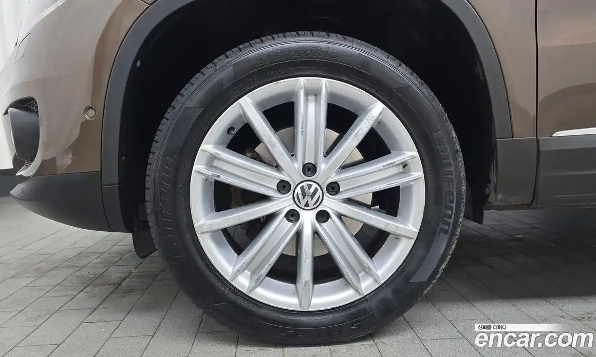 Volkswagen Tiguan 2013 2.0 Автомат в Москве № 168777, фото 13