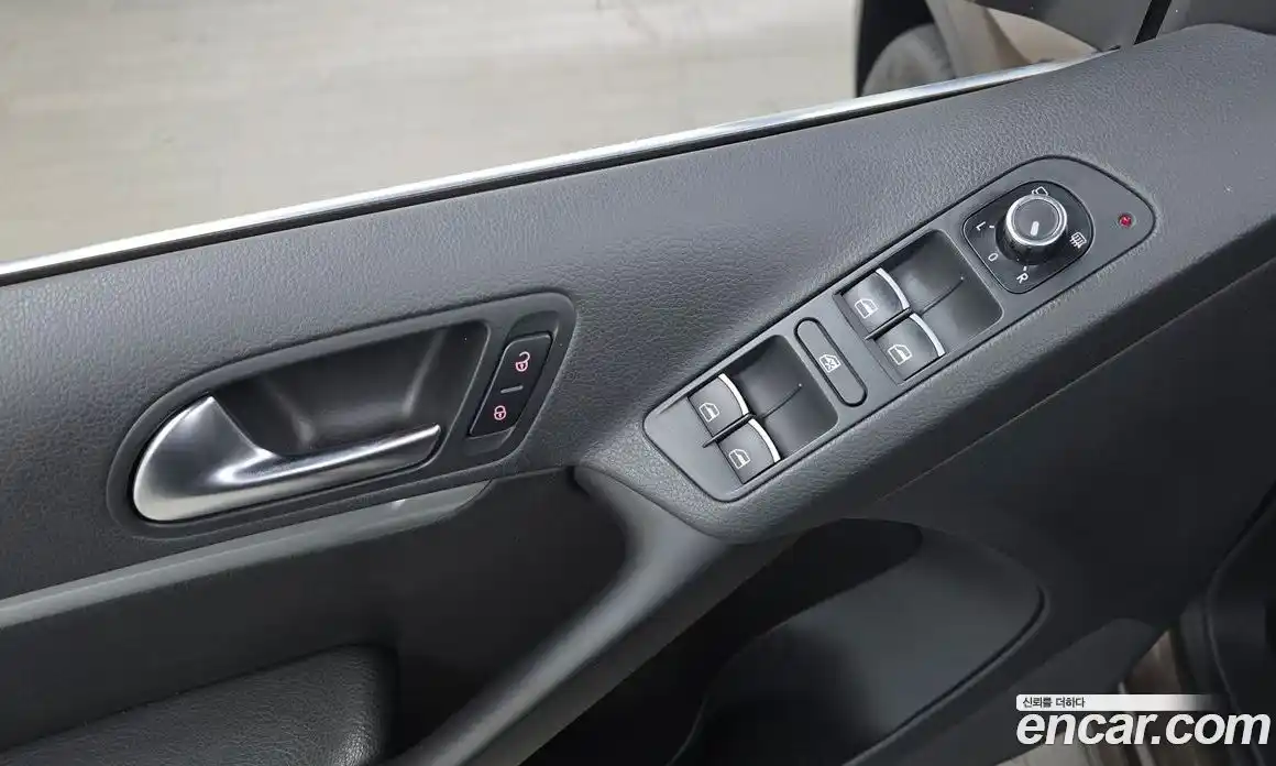 Volkswagen Tiguan 2013 2.0 Автомат в Москве № 168777, фото 20