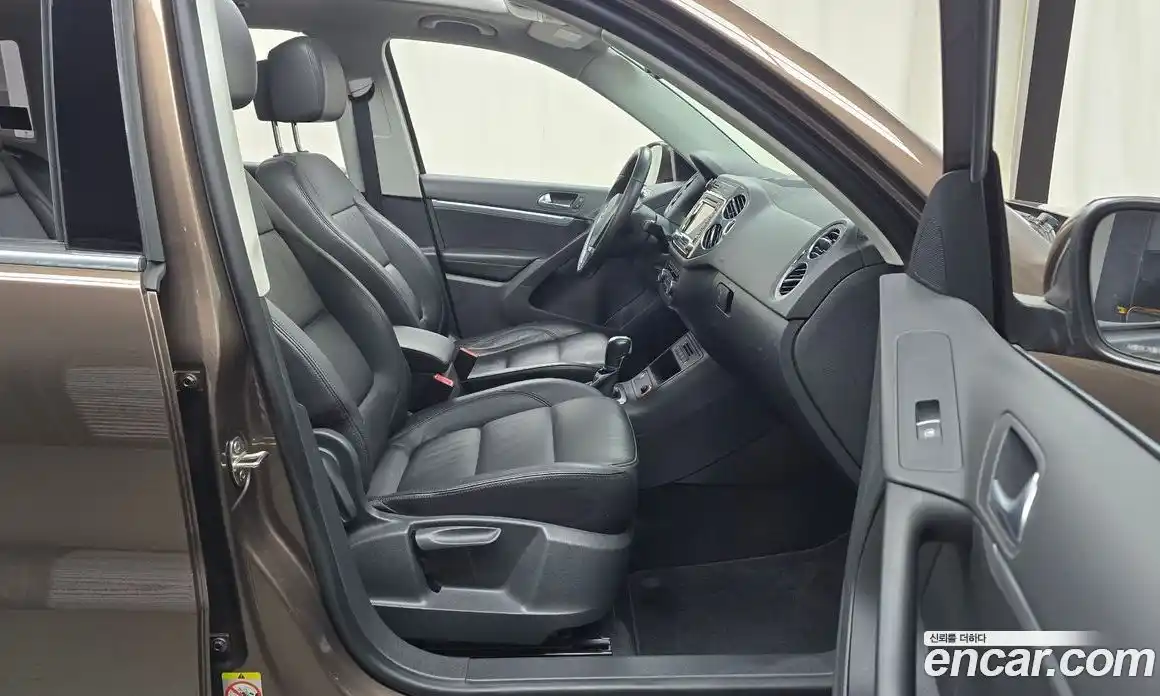 Volkswagen Tiguan 2013 2.0 Автомат в Москве № 168777, фото 3