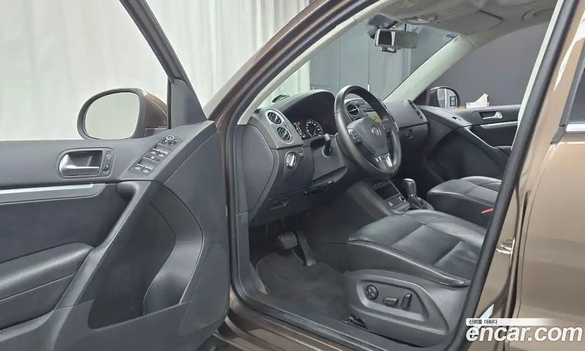 Volkswagen Tiguan 2013 2.0 Автомат в Москве № 168777, фото 6