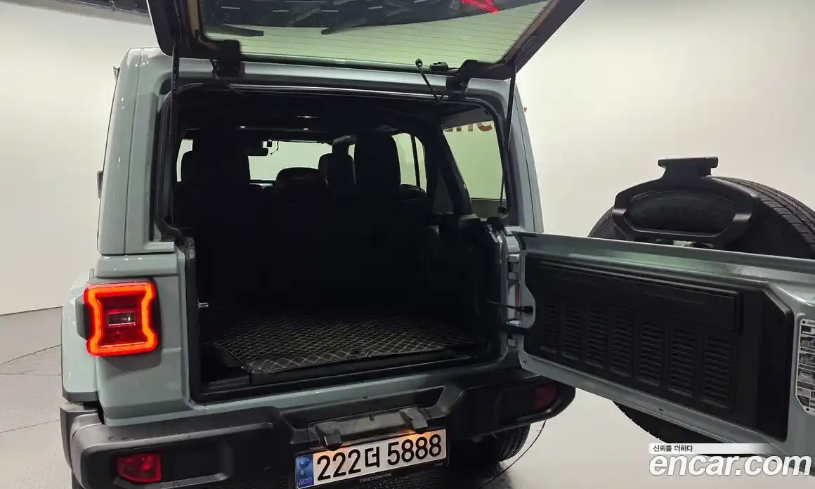 Jeep Wrangler 2024 2.0 Автомат в Москве № 169364, фото 2