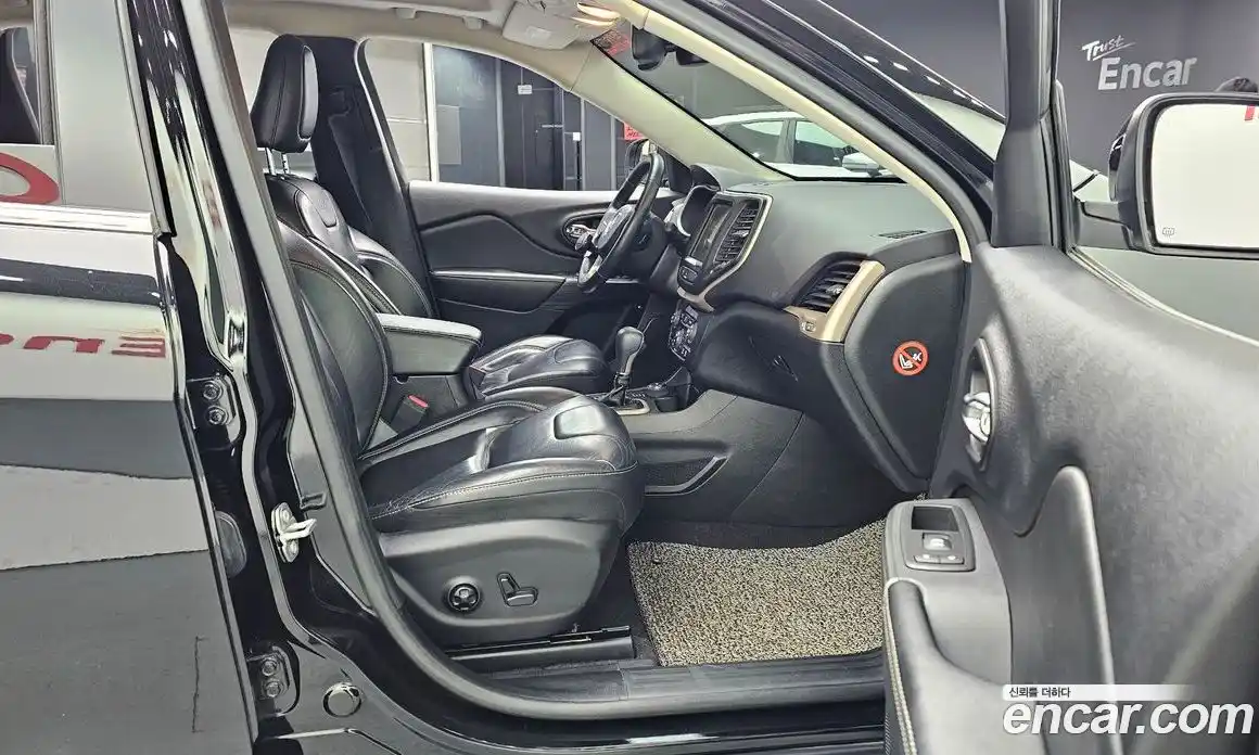 Jeep Cherokee 2017 2.4 Автомат в Москве № 169671, фото 11