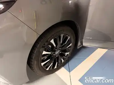 Toyota Alphard, 2024