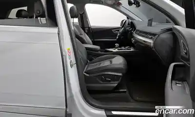 Audi Q7 2019 2.0 Автомат в Москве № 196408, миниатюра 2