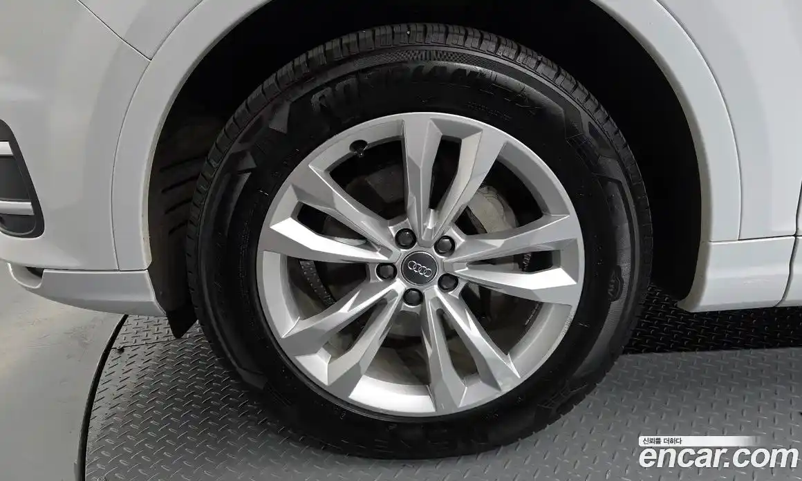 Audi Q7 2019 2.0 Автомат в Москве № 196408, фото 7