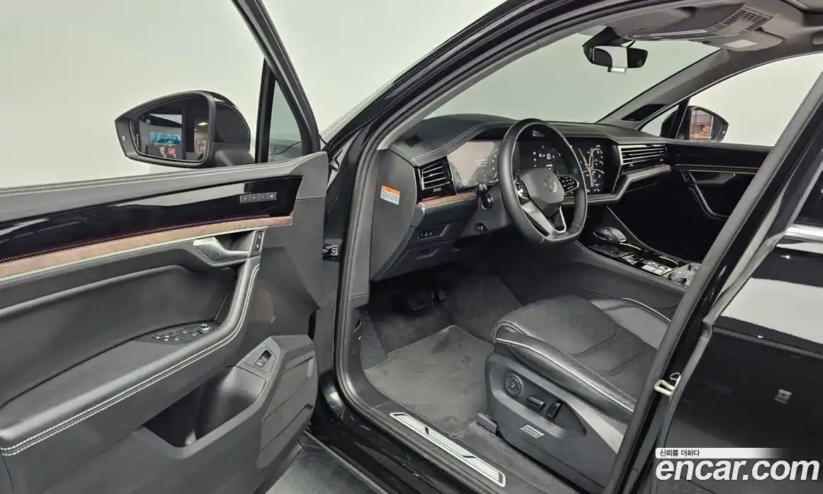 Volkswagen Touareg 2024 3.0 Автомат в Москве № 199008, фото 10