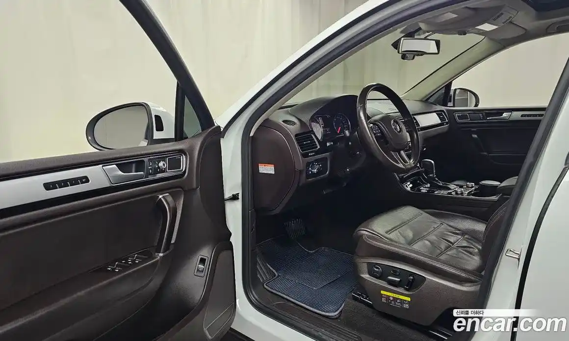 Volkswagen Touareg 2015 3.0 Автомат в Москве № 215317, фото 13