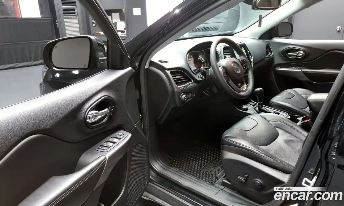 Jeep Cherokee 2022 2.4 Автомат в Москве № 215399, фото 12