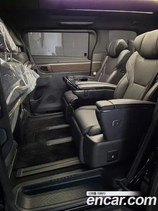 Toyota Alphard 2024 2.5 Автомат в Москве № 215559, фото 11