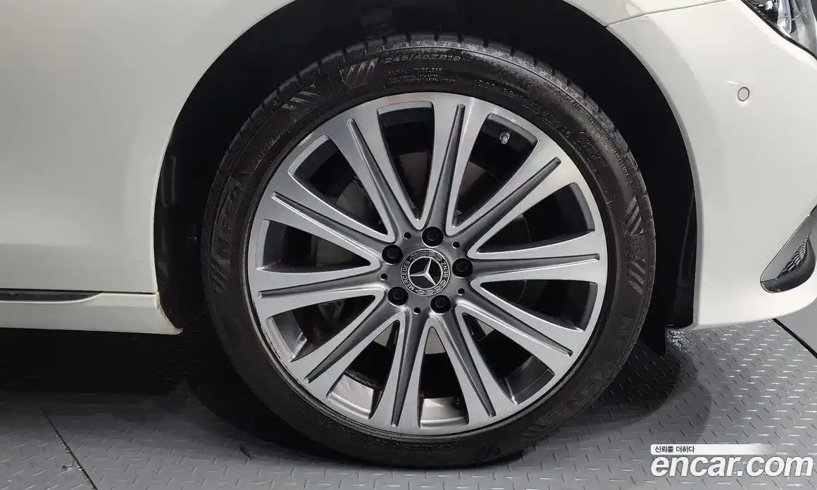 Mercedes-Benz E-Class 2023 2.0 Автомат в Москве № 229588, фото 18