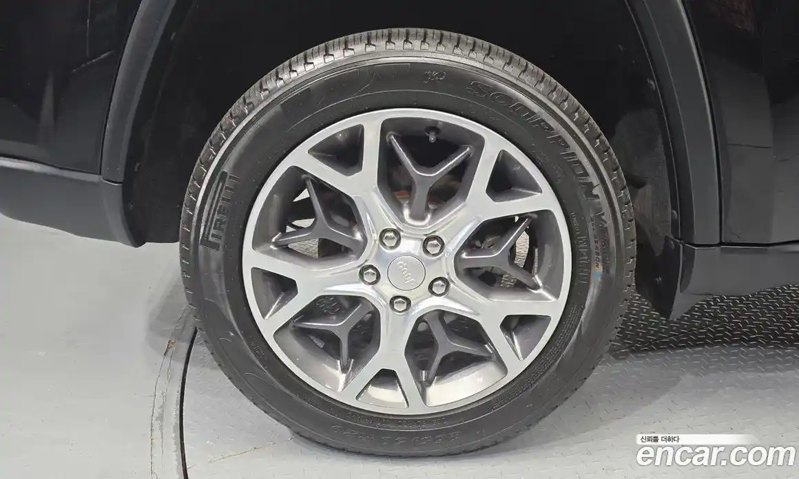 Jeep Cherokee 2019 3.6 Автомат в Москве № 232473, фото 13