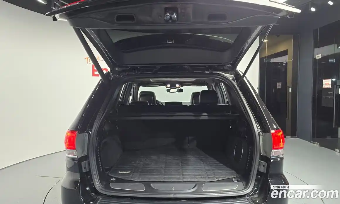 Jeep Cherokee 2019 3.6 Автомат в Москве № 232473, фото 15