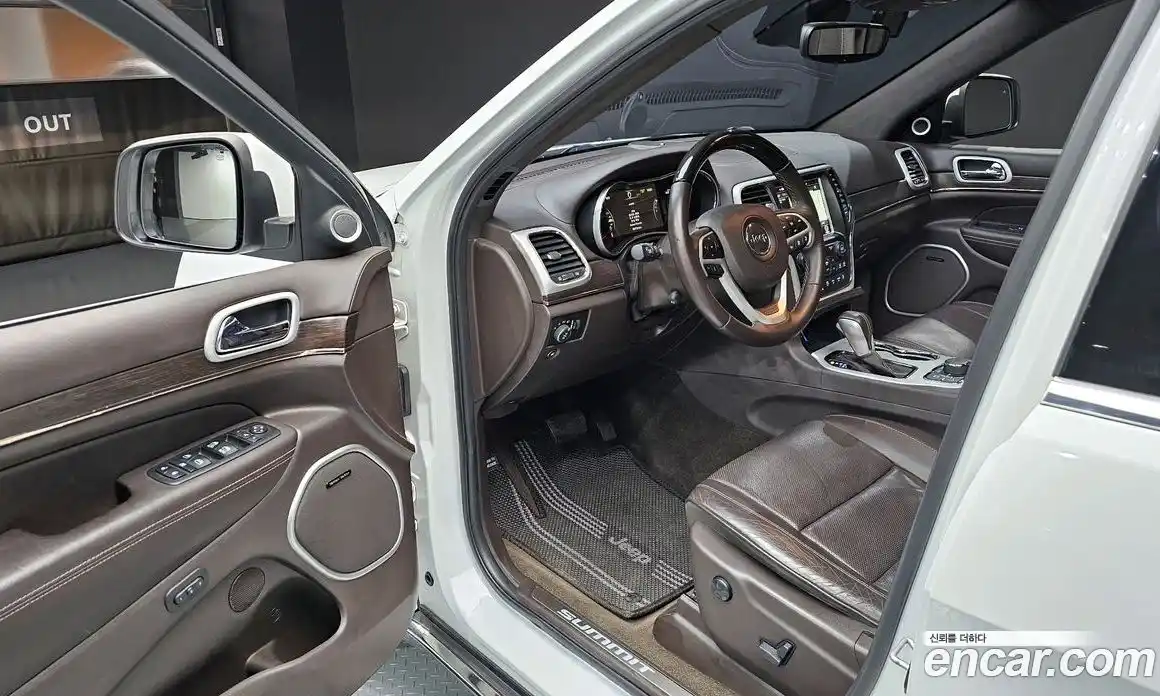 Jeep Cherokee 2018 3.0 Автомат в Москве № 232573, фото 11