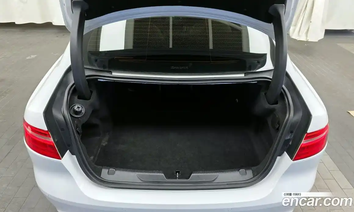 Jaguar XE 2017 2.0 Автомат в Москве № 305053, фото 20