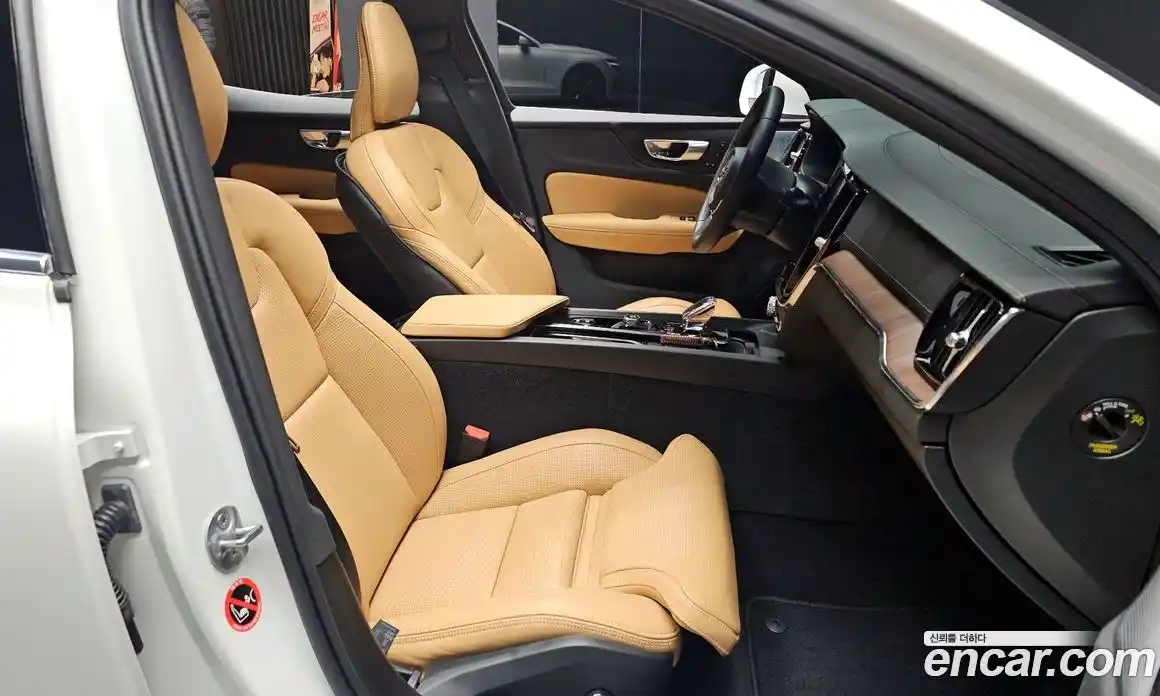 Volvo S60 2024 2.0 Автомат в Москве № 326027, фото 13