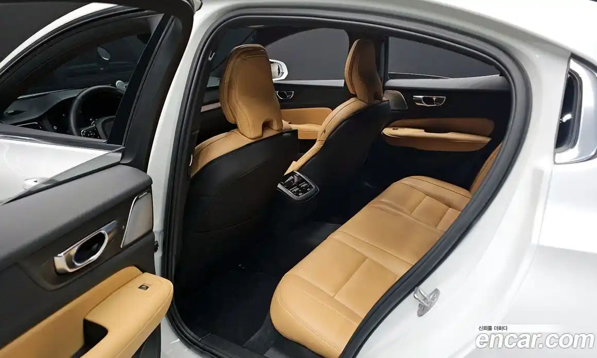 Volvo S60 2024 2.0 Автомат в Москве № 326027, фото 15