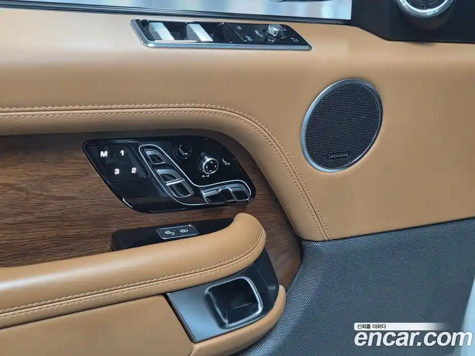 Land Rover Range-Rover 2018 4.4 Автомат в Москве № 333893, фото 16