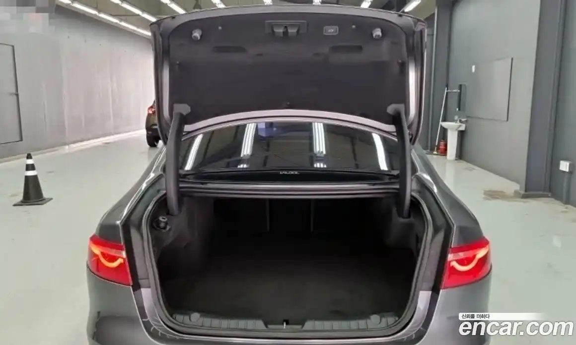 Jaguar XF 2017 2.0 Автомат в Москве № 344372, фото 18