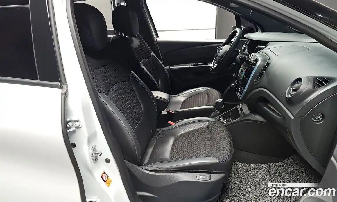 Renault QM3 2017 1.5 Автомат в Москве № 356810, фото 10