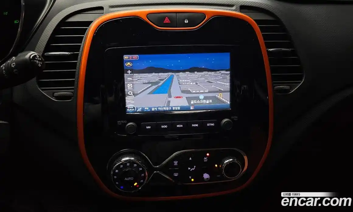 Renault QM3 2015 1.5 Автомат в Москве № 357630, фото 14