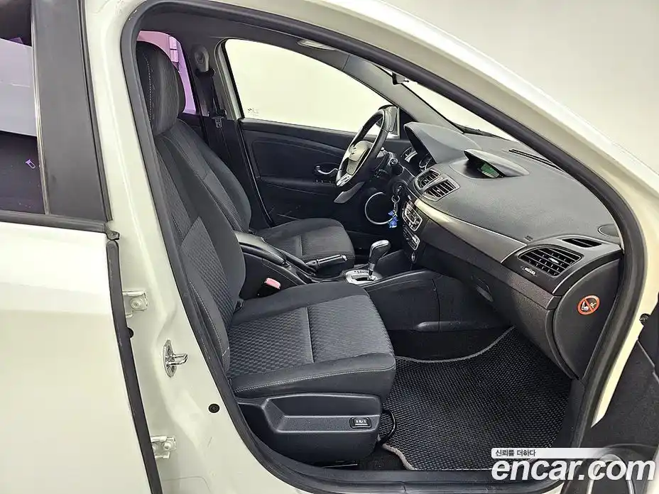 Renault SM3 2010 1.6 Автомат в Москве № 402159, фото 11