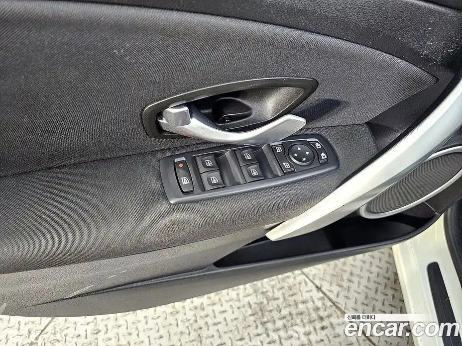 Renault SM3 2010 1.6 Автомат в Москве № 402159, фото 13