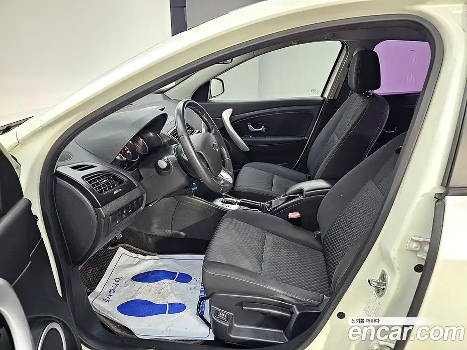 Renault SM3 2010 1.6 Автомат в Москве № 402159, фото 8