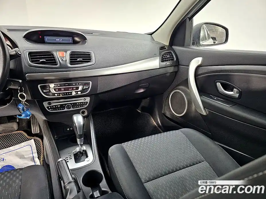 Renault SM3 2010 1.6 Автомат в Москве № 402159, фото 10