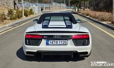 Audi R8 2017 5.2 Автомат в Москве № 414903, миниатюра 3