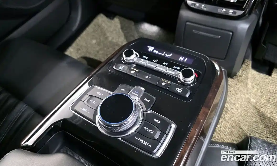 Genesis EQ900 2017 3.8 Автомат в Москве № 79744, фото 17