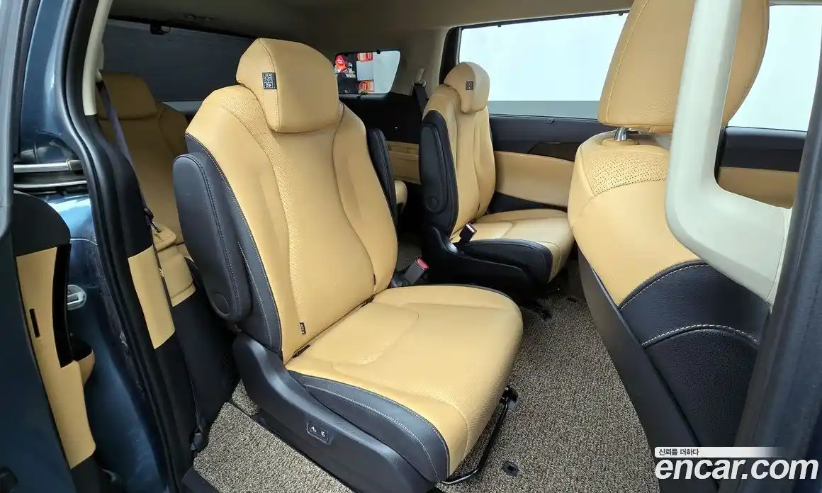 Kia Canival 2023 3.5 Автомат в Москве № 11044, фото 1