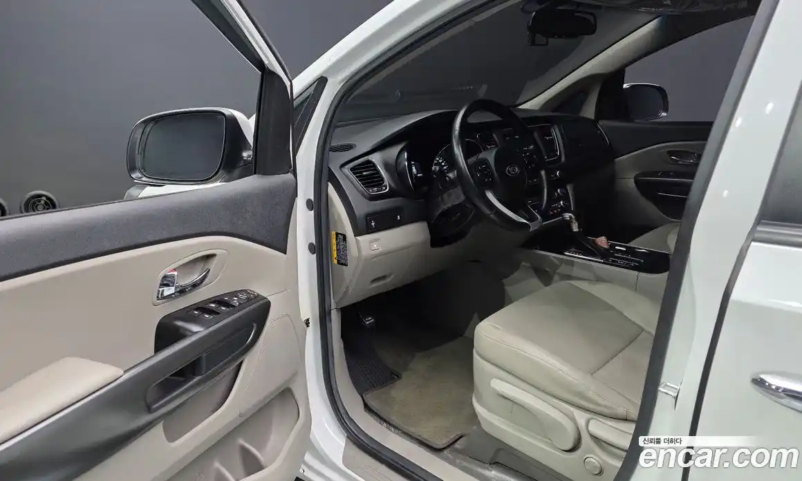 Kia Canival 2019 2.2 Автомат в Москве № 122353, фото 1