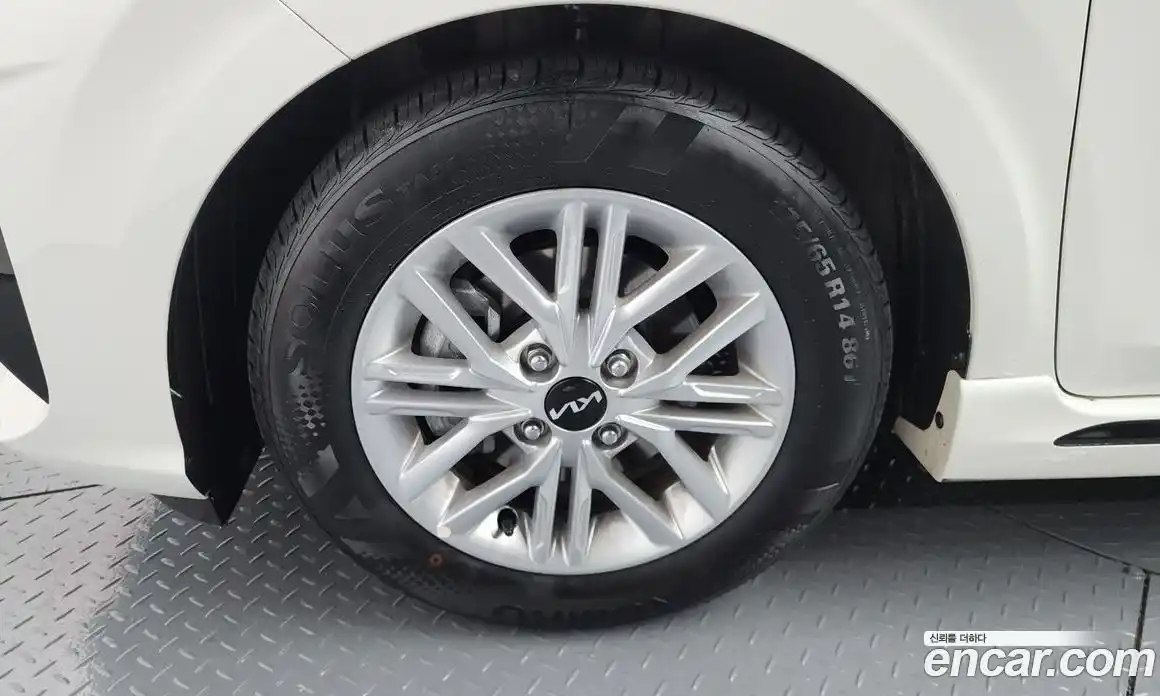 Kia Morning 2023 1.0 Автомат в Москве № 130975, фото 19