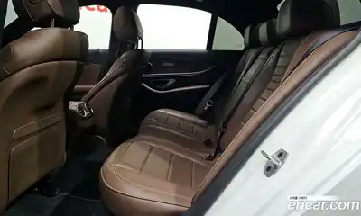 Mercedes-Benz E-Class 2023 2.0 Автомат в Москве № 139831, миниатюра 3
